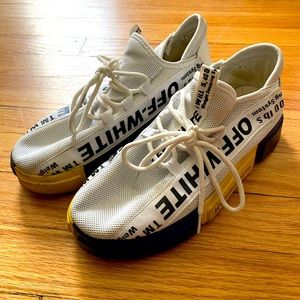 Used off white gym shoes not sure if they authentic but they are comfortable ♥️